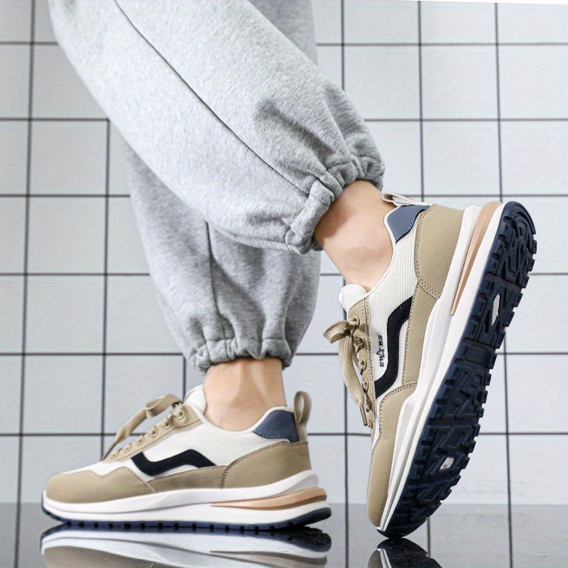 breathable and comfortable mens running shoes with shock absorption and wear for outdoor activities details 3